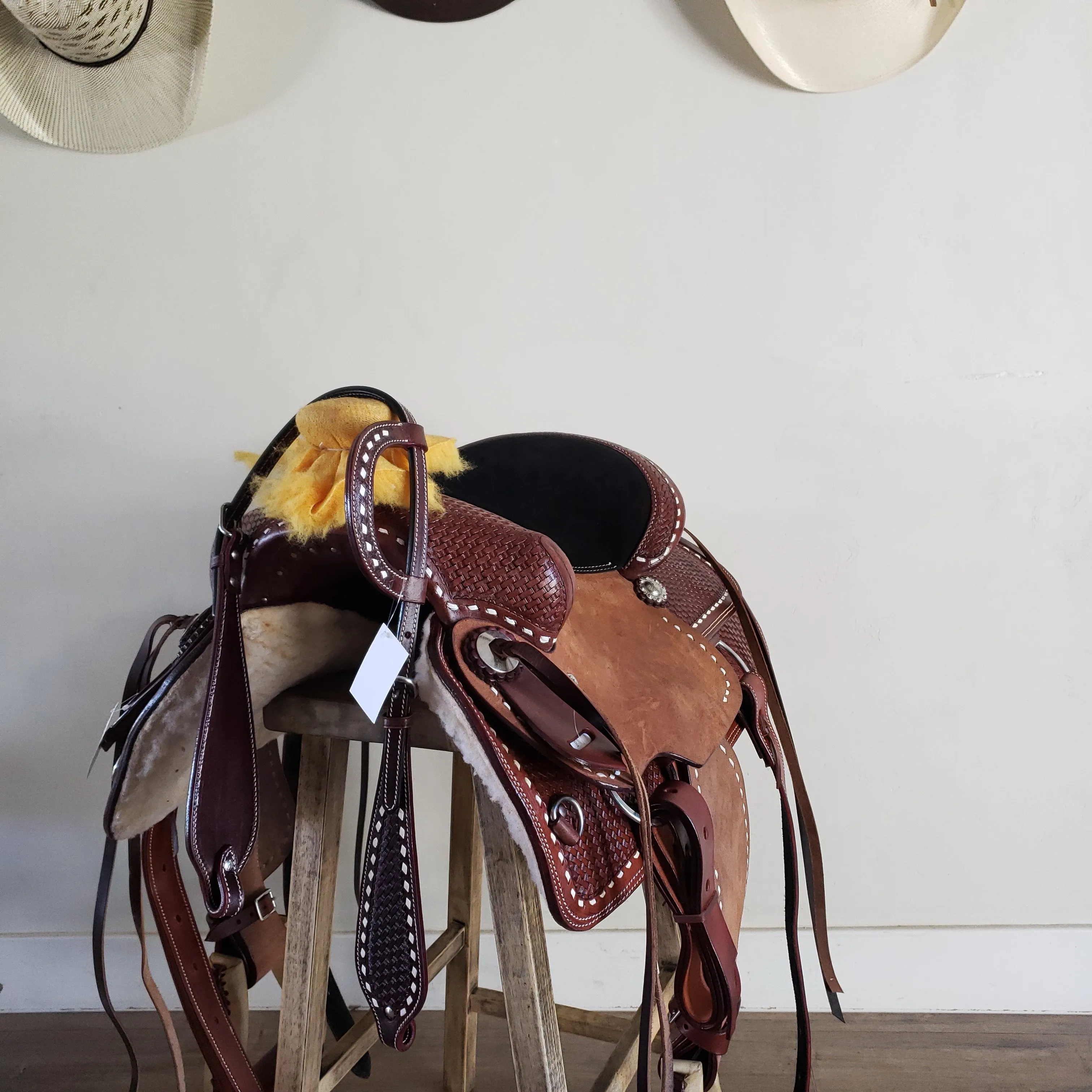 14" Buckaroo Buckstitch Saddle