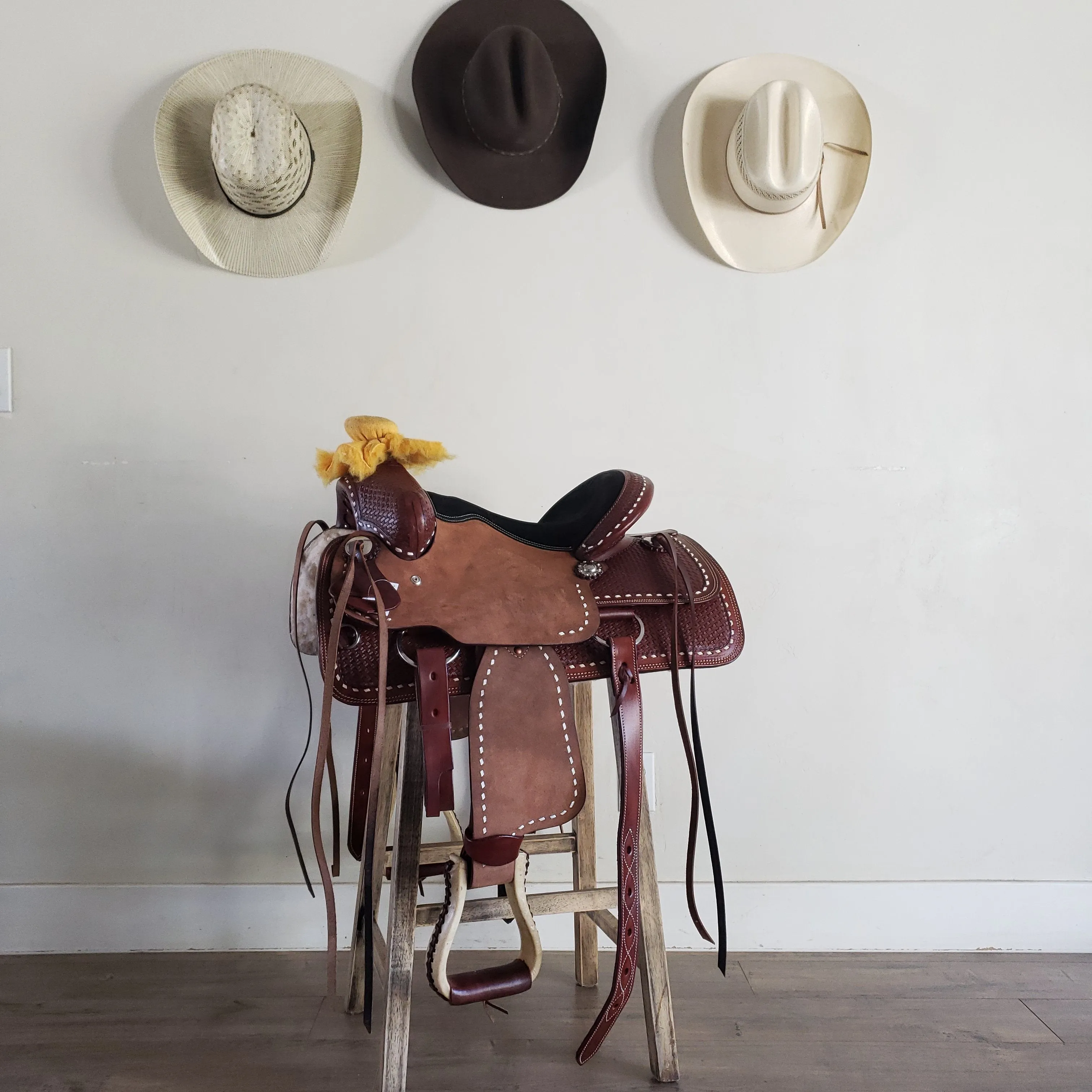 14" Buckaroo Buckstitch Saddle