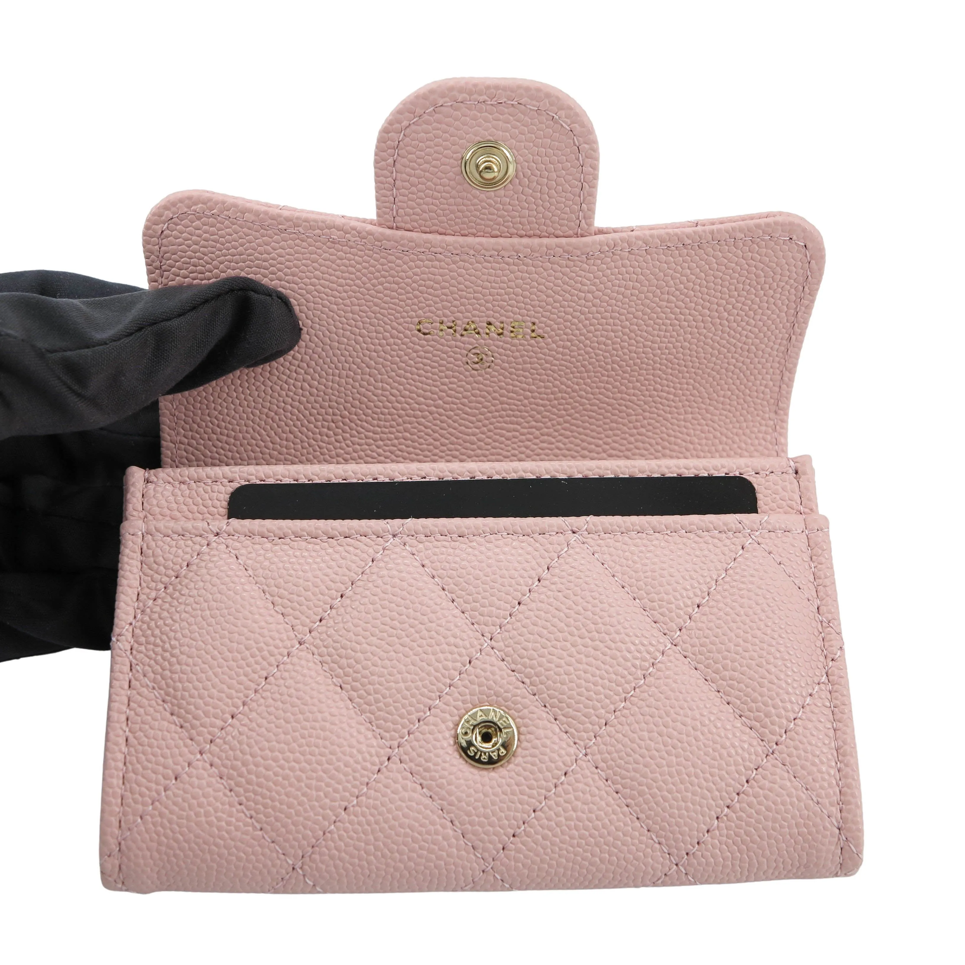 Classic Flap Card Holder in 22B Pink Caviar