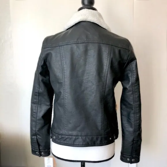 Levi’s Black Vegan Leather Sherpa Lined Trucker Jacket Classic Americana