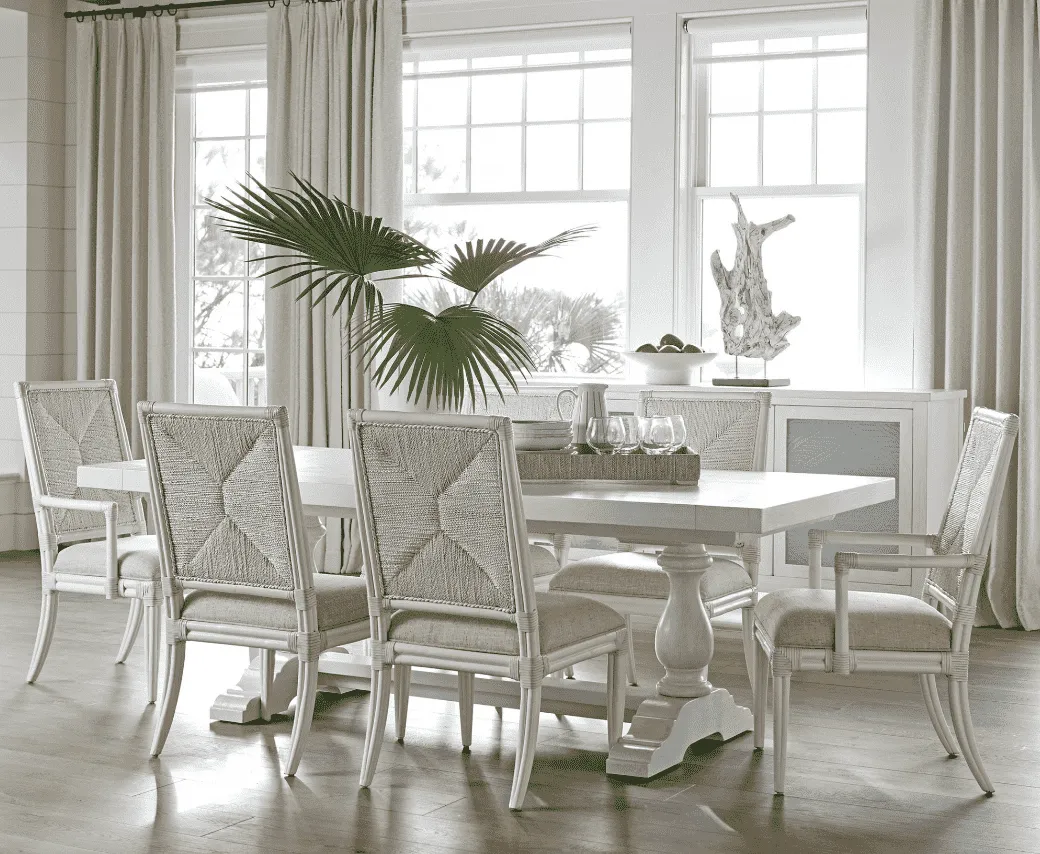Lobo Lampakanai Dining Arm Chair